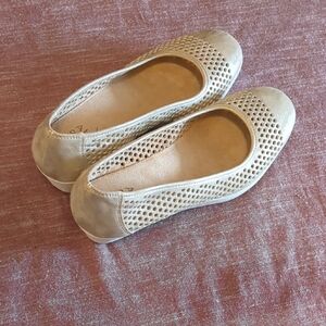 Naturalizer Cream Women's Loafers